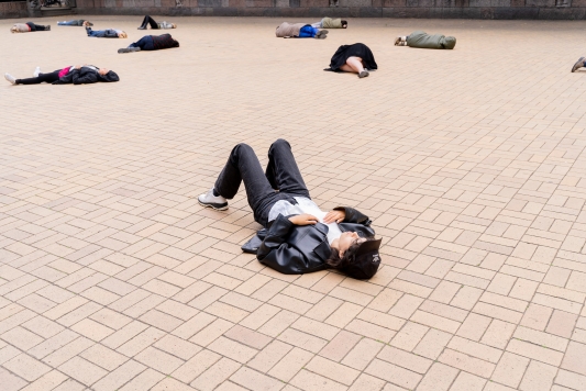 MENNESKER PÅ JORDEN_performance_Molly_Haslund_Fotograf_Rine_Rodin_138.jpg