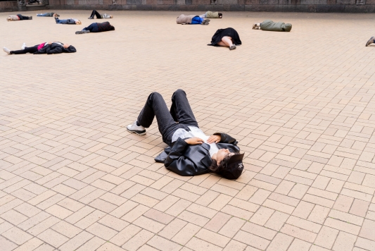 MENNESKER PÅ JORDEN_performance_Molly_Haslund_Fotograf_Rine_Rodin_138.jpg