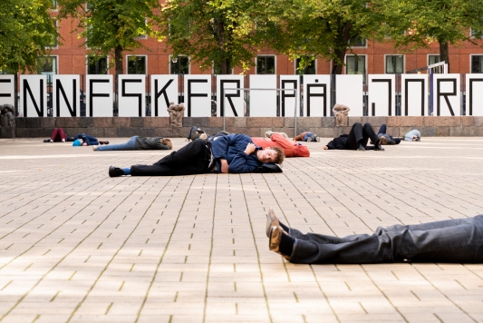 MENNESKER PÅ JORDEN_performance_Molly_Haslund_Fotograf_Rine_Rodin_159.jpg